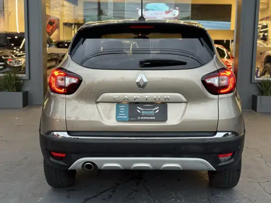 RENAULT-CAPTUR-2021