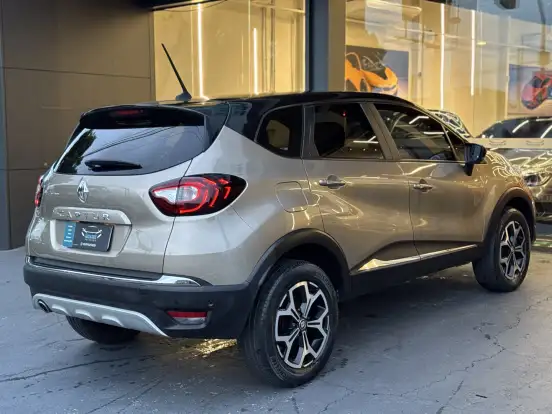 RENAULT-CAPTUR-2021