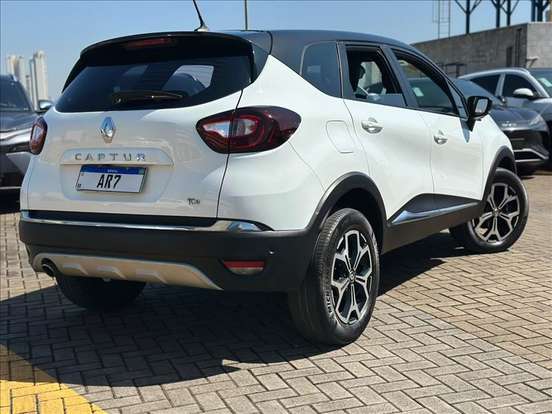 RENAULT-CAPTUR-2021