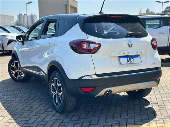 RENAULT-CAPTUR-2021