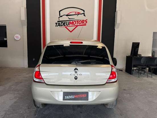 RENAULT-CLIO-2014