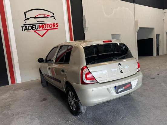 RENAULT-CLIO-2014