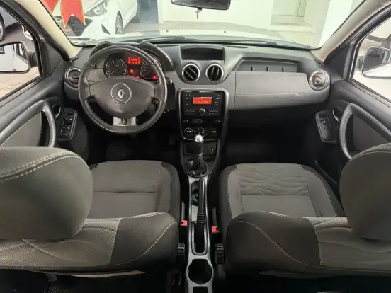 RENAULT-DUSTER-2012