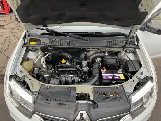 RENAULT-LOGAN-2022