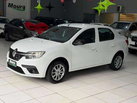 RENAULT-LOGAN-2022