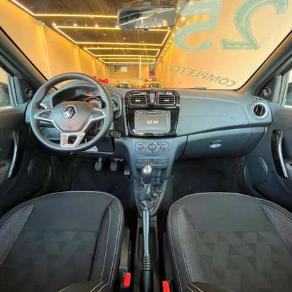 RENAULT-LOGAN-2024
