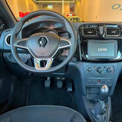 RENAULT-LOGAN-2024