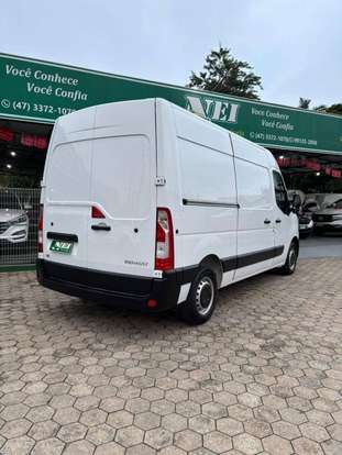 RENAULT-MASTER-2023
