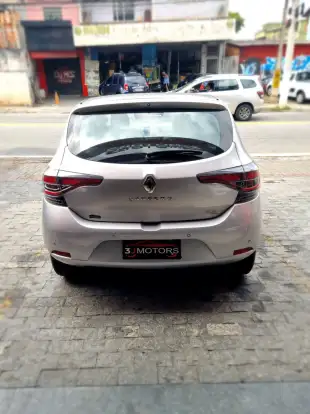 RENAULT-SANDERO-2022