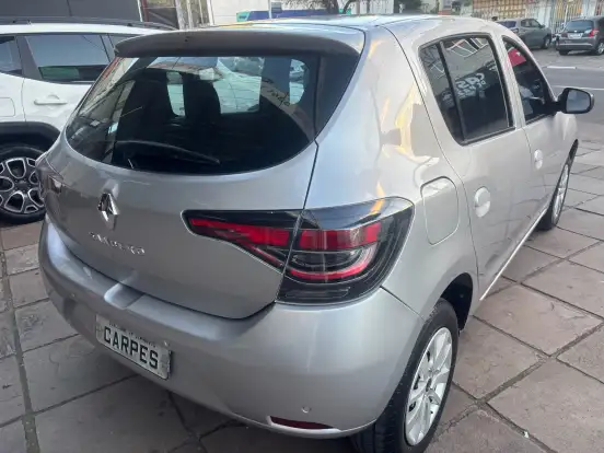 RENAULT-SANDERO-2022