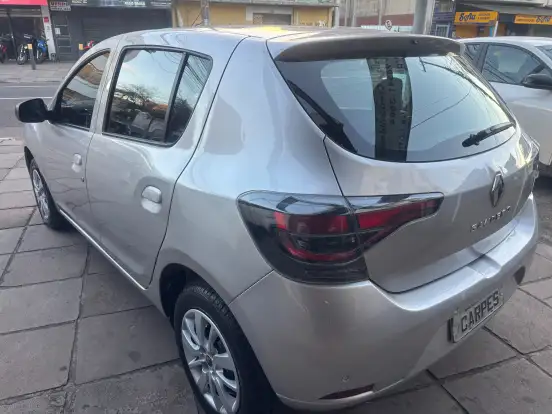 RENAULT-SANDERO-2022