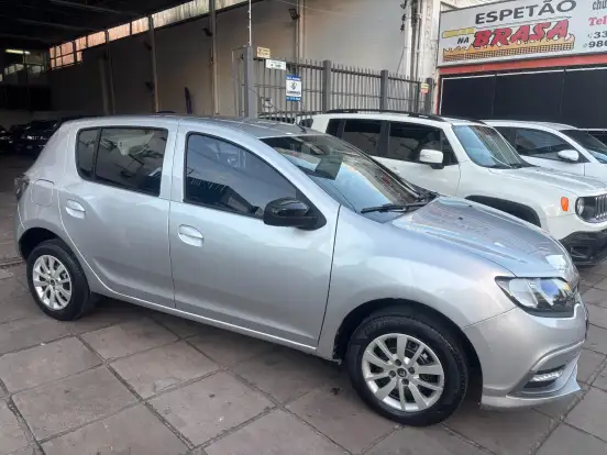 RENAULT-SANDERO-2022