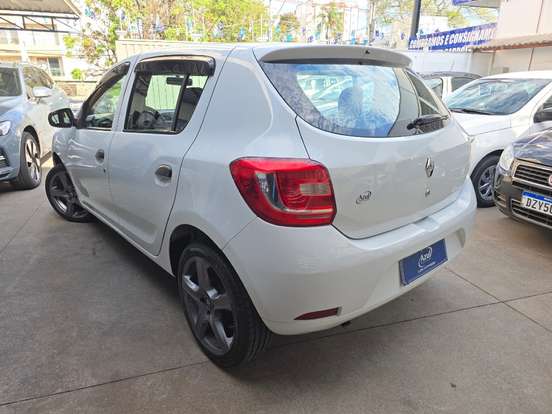RENAULT-SANDERO-2016