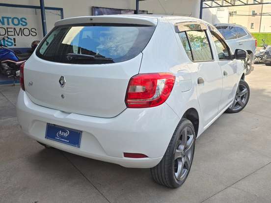 RENAULT-SANDERO-2016