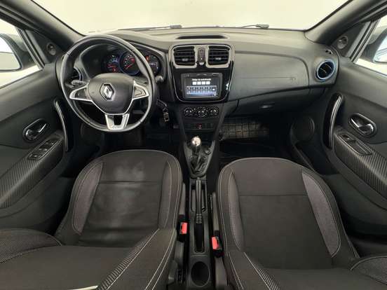 RENAULT-SANDERO-2021
