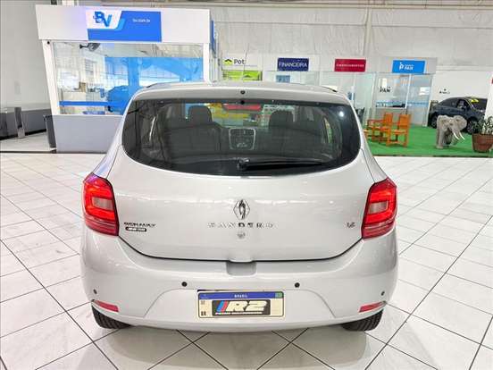 RENAULT-SANDERO-2019