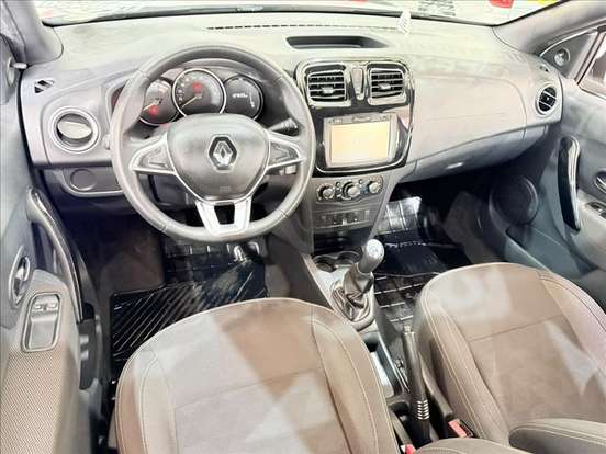 RENAULT-SANDERO-2021