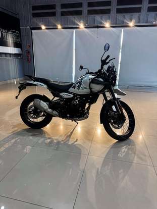 ROYAL ENFIELD-HIMALAYAN 450 KAMET WHITE-2026