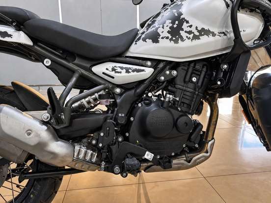 ROYAL ENFIELD-HIMALAYAN 450 KAMET WHITE-2026