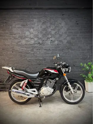 SUZUKI GSR 125 