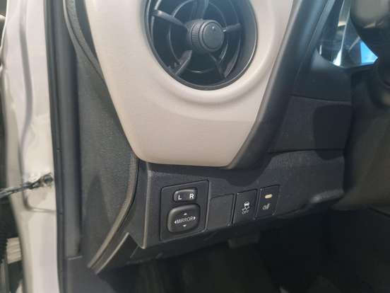 TOYOTA-COROLLA-2018