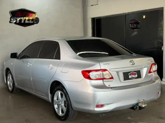 TOYOTA-COROLLA-2011