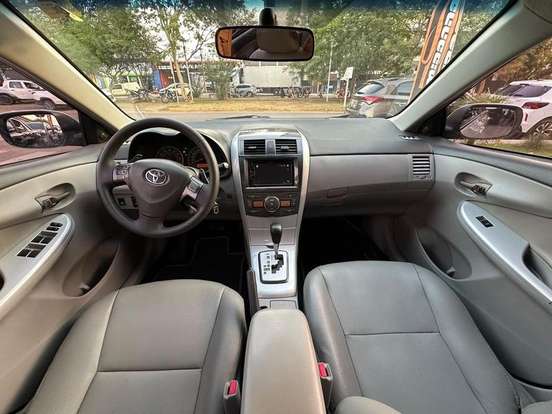 TOYOTA-COROLLA-2010