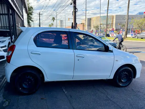 TOYOTA-ETIOS-1.5 XS 16V FLEX 4P AUTOMÁTICO TOYOTA-ETIOS-2016