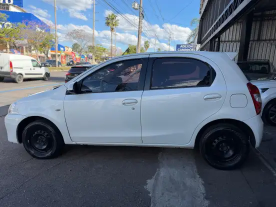 TOYOTA-ETIOS-1.5 XS 16V FLEX 4P AUTOMÁTICO TOYOTA-ETIOS-2016