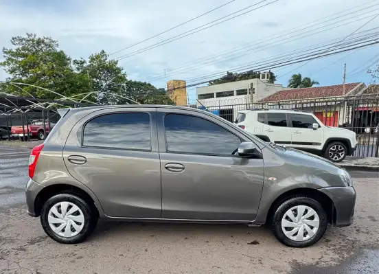 TOYOTA-ETIOS-2017
