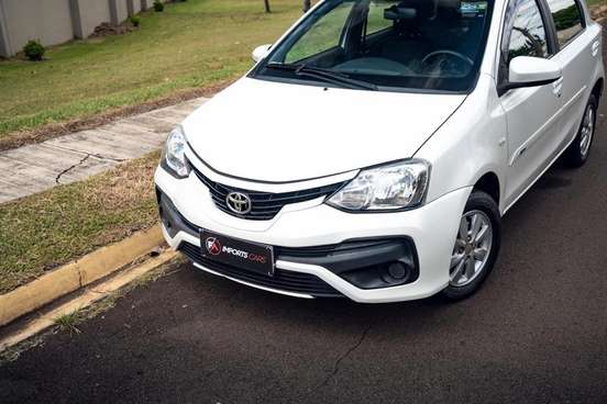 TOYOTA-ETIOS-2017