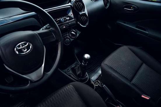 TOYOTA-ETIOS-2017