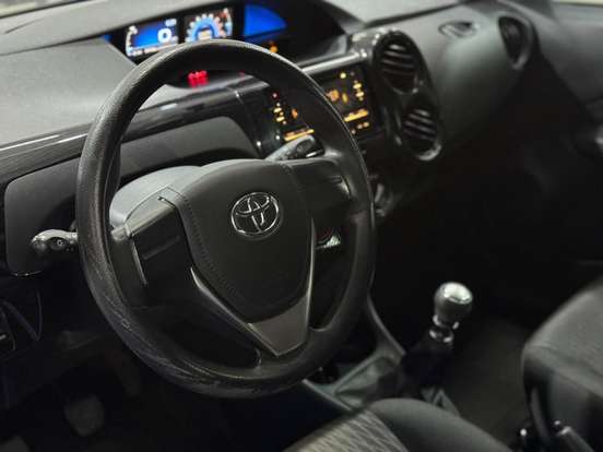 TOYOTA-ETIOS-2017
