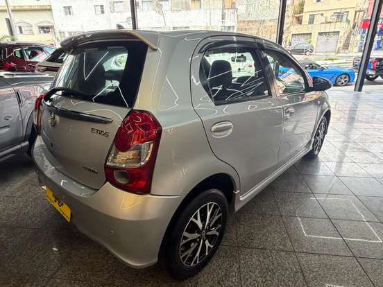 TOYOTA-ETIOS-2017