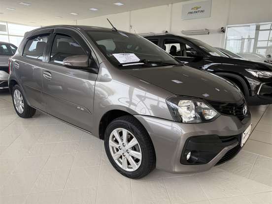 TOYOTA-ETIOS-2019