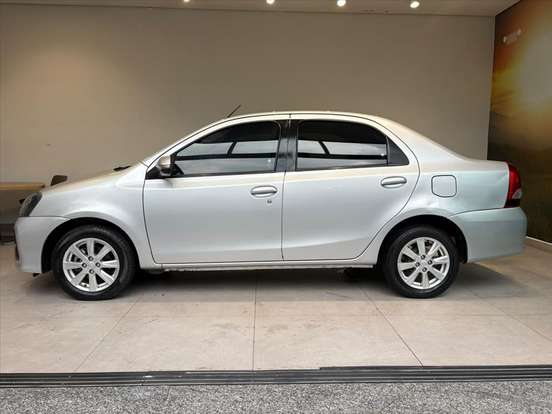 TOYOTA-ETIOS-2019