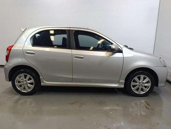 TOYOTA-ETIOS-2017