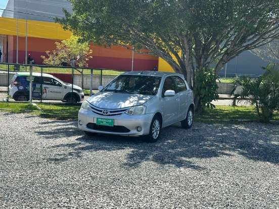 TOYOTA-ETIOS-2012