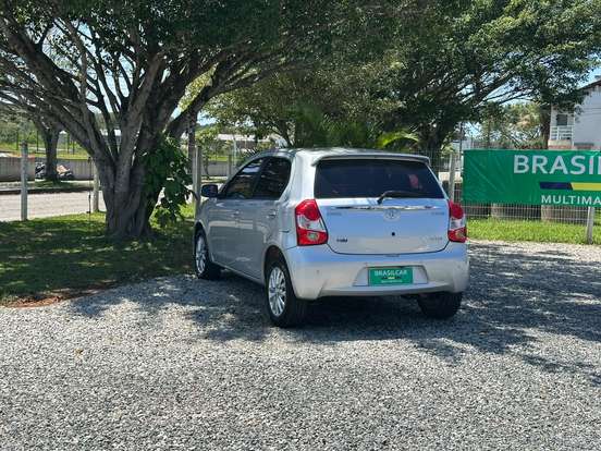 TOYOTA-ETIOS-2012