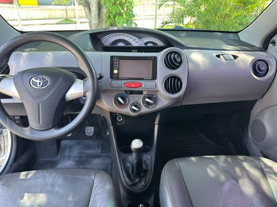 TOYOTA-ETIOS-2012