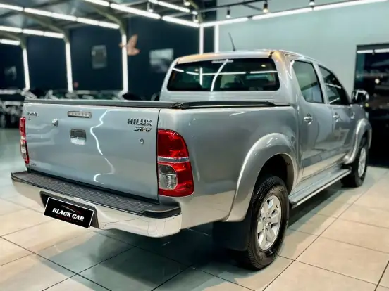 TOYOTA-HILUX-2.7 SRV 4X2 CD 16V FLEX 4P AUTOMÁTICO TOYOTA-HILUX-2014
