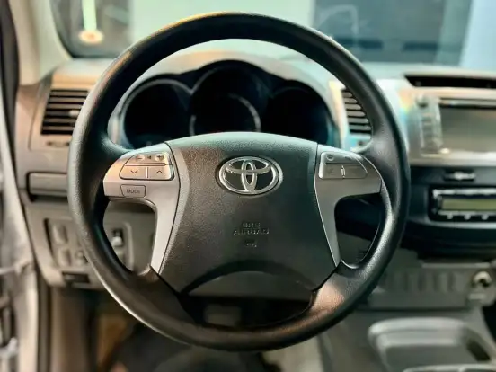 TOYOTA-HILUX-2014
