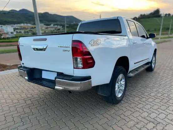 TOYOTA-HILUX-2.7 SRV 4X4 CD 16V FLEX 4P AUTOMÁTICO TOYOTA-HILUX-2016