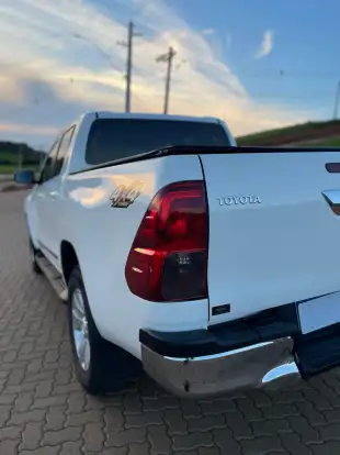TOYOTA-HILUX-2016
