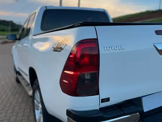 TOYOTA-HILUX-2.7 SRV 4X4 CD 16V FLEX 4P AUTOMÁTICO TOYOTA-HILUX-2016