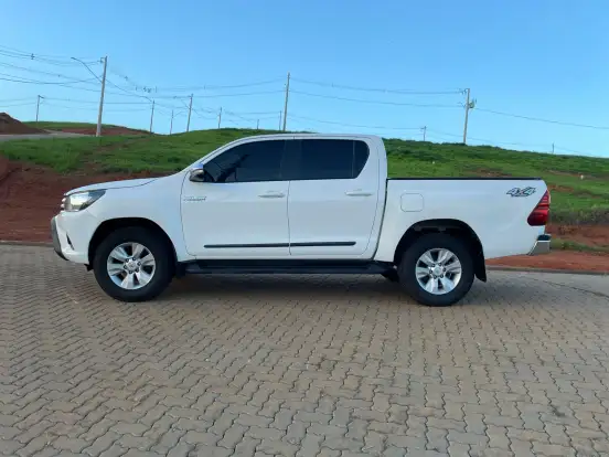 TOYOTA-HILUX-2.7 SRV 4X4 CD 16V FLEX 4P AUTOMÁTICO TOYOTA-HILUX-2016