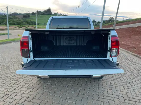 TOYOTA-HILUX-2.7 SRV 4X4 CD 16V FLEX 4P AUTOMÁTICO TOYOTA-HILUX-2016