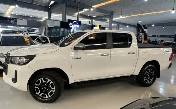 TOYOTA HILUX 2.8 D-4D TURBO DIESEL CD POWER PACK 4X4 MANUAL
