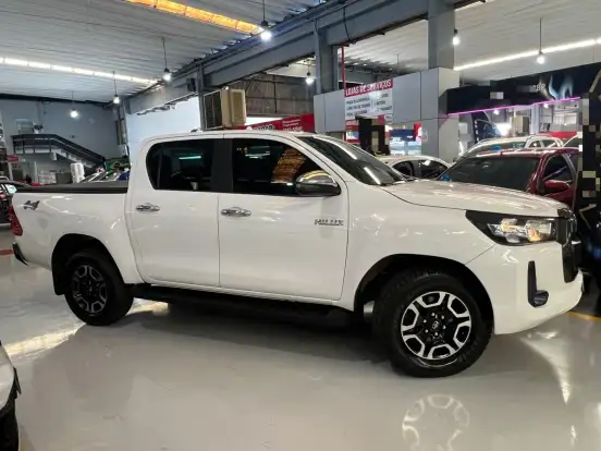TOYOTA-HILUX-2022
