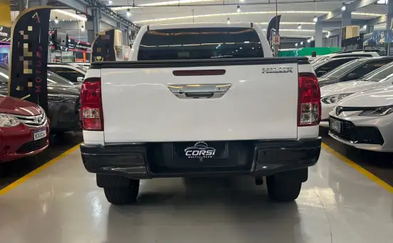 TOYOTA-HILUX-2022